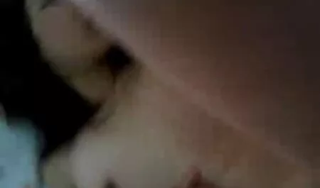 Cantik, lucah ghairah memutuskan untuk bermain sedikit.