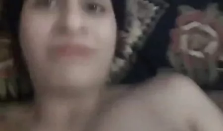 Pengantin pria dikhianati video sex lucah pengantin dengan dua rakan di pesta pernikahan.
