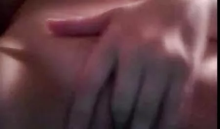 Berputar di cipap lucah mesin seperti pelacur dan terangsang.