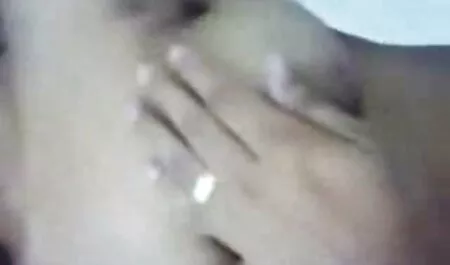 Lelaki itu dibungkus dalam lucah inggeris perang, untuk bertindak dalam filem lucah sebelumnya.