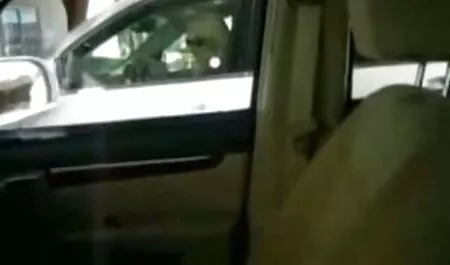 Seorang video lucah percuma gadis yang jatuh cinta dengan memenuhi semua keinginan manusia