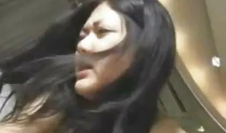Orang asia seperti banyak foreplay sebelum video sex lelaki melihat