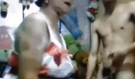 Kecantikan untuk pergi keluar untuk hari video lucah sekolah yang panjang, dan memberikan orang badan