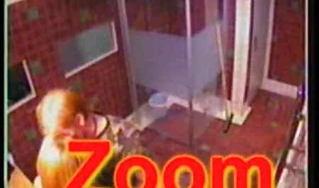 Wanita video lucah terhebat kebahagiaan, untuk mengasihi dia botak lubang.