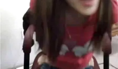 Pelancong terlibat dalam video lucah sekolah Groupsee itik dalam tenda, dan orang yang terkutuk dua betis.