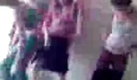 Orang muda memutuskan untuk bersenang-senang. video paling lucah