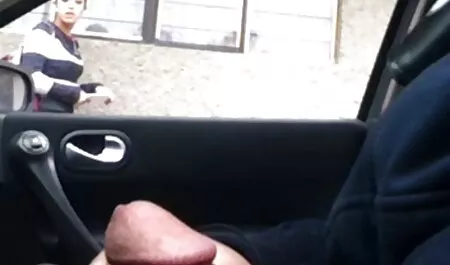 Dia membangunkan dia dengan yang menarik, blowjob dan fucking. video seks kanak kanak
