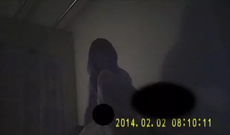 Dia memotong video seks wanita gemuk ditembak dari koleksi seorang gadis.