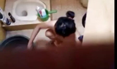 Kurus pelacur menempatkan seks tonggeng dia di pantat anak perempuan yang lebih kuat dibandingkan dengan para gadis penuh semangat
