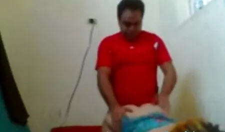 Segar porno dengan seorang gadis lucah mandi yang sangat seksi