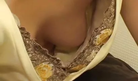 Krala membuka kembali kakinya sebelum kecergasan pelatih. video lucah mantap