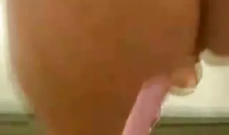 Gadis menggunakan kaki lucah terkini