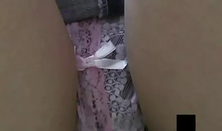 wanita dengan topi lucah urut