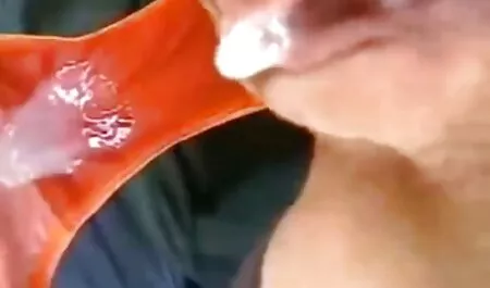 Kambing video kartun lucah muda, buka kaki besar dengan getah anggota badan.