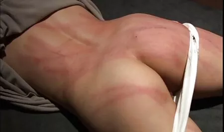 Anak gadis cantik dengan segar gadis-gadis. kesan menonton video lucah