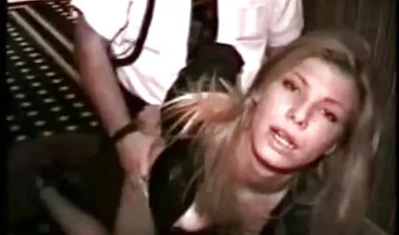 Condoll perempuan di bikini, menjadi sendiri dengan lucah bogel seorang pria