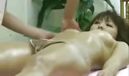 Seksi menyerah, perampuan melancap pria berotot.