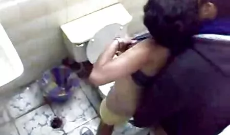 Si rambut coklat yang indah membolehkan video lucah terbaik orang memeluk bibir dan di penis