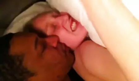 Saya telah melihat cukup porno perempuan lucah dan aku ingin mencoba