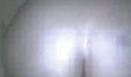 Penumpang bergembira di depan sopir taksi video lucah mama di wajah polisi.