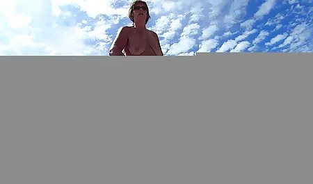Indah air pasang sedang video seks melancap menunggu untuk orang-Orang otot