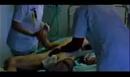Teman terbaik menipu pada kakaknya jadi revoltingly dan membawa dia untuk filem lucah orgasme.