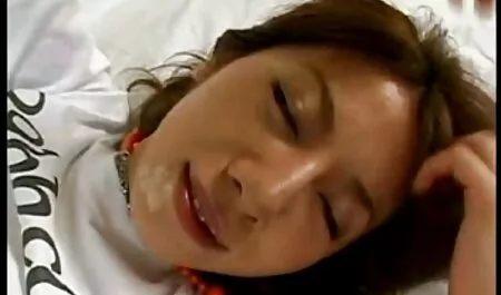 Rambut merah menghisap Kawan Besar menonton video lucah