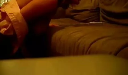 Berotot, seorang lelaki di dapur dengan tebal skru perempuan lucah