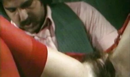 Seorang lelaki amatur porno di rumah video lucah ibu dengan peri mempercayai