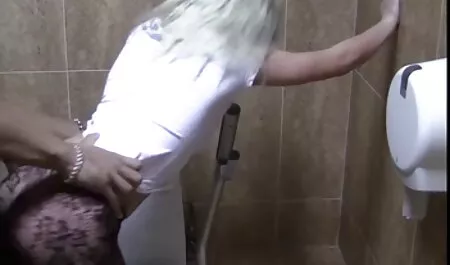 Dua wanita muda yang lain didambakan orgasme. video seks pelajar sekolah